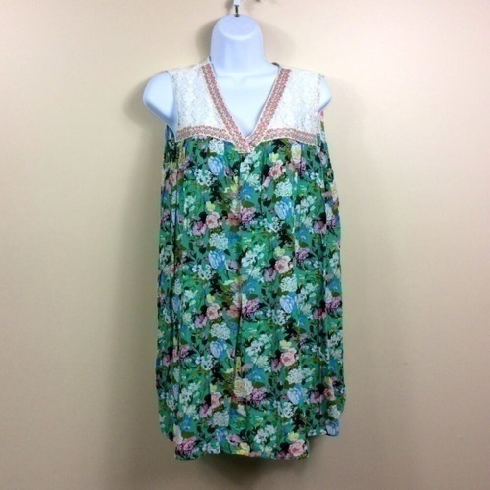 NWOT umgee green floral and lace tunic. Medium. Boho peasant